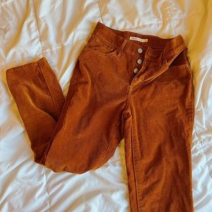 High rise straight leg Corduroy super adorable jeans! Levis!